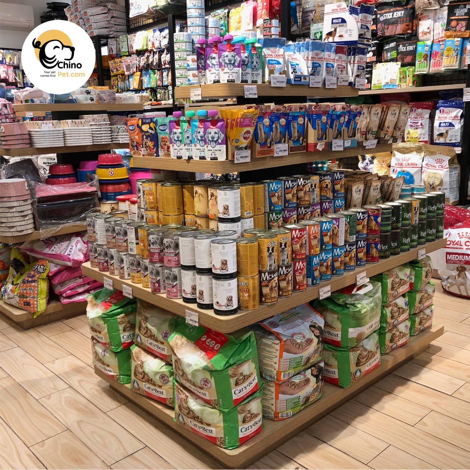 Real pet-supply shelves inside ChinoMart